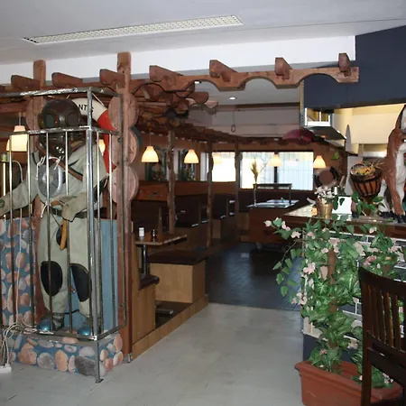 Arkadia & Hotel 2*